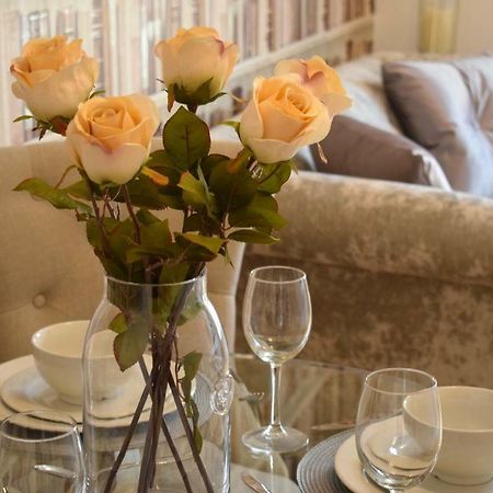 Luxury 2 Bed Apartment Witney Eksteriør bilde