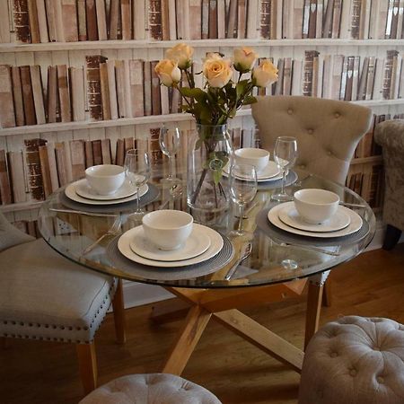 Luxury 2 Bed Apartment Witney Eksteriør bilde