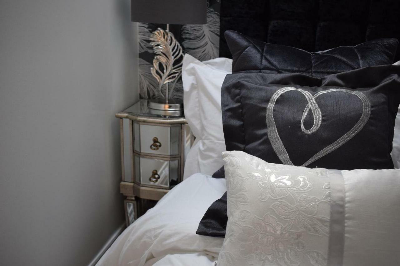 Luxury 2 Bed Apartment Witney Eksteriør bilde