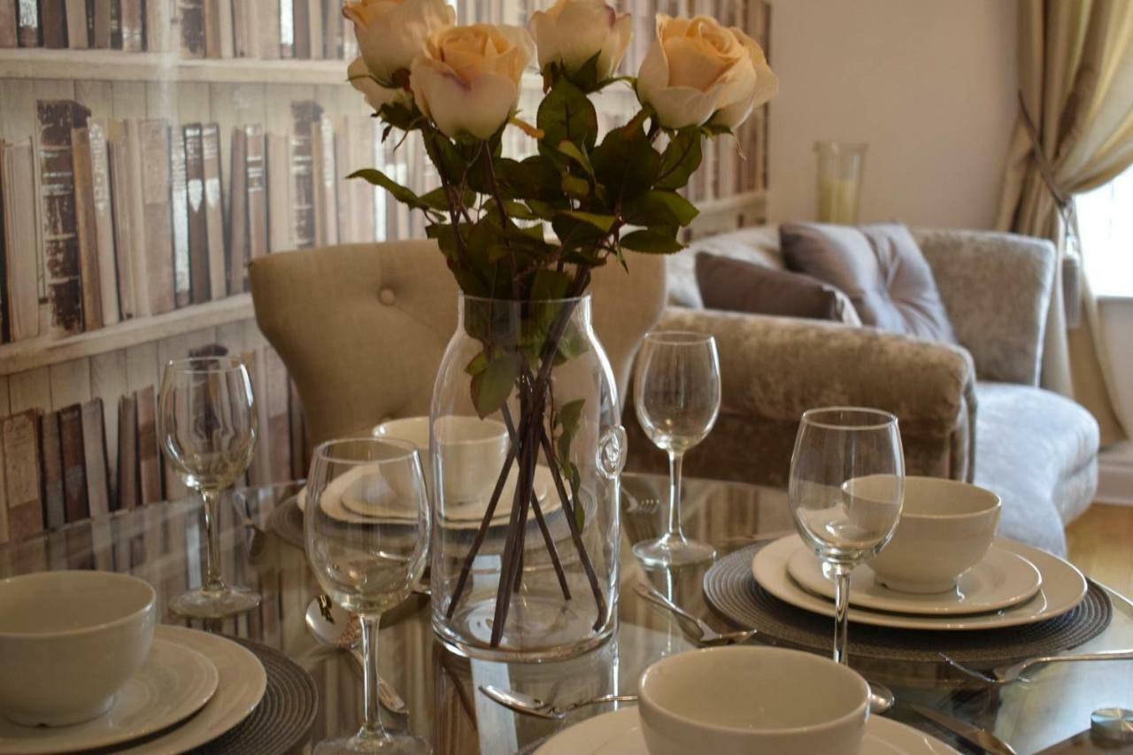 Luxury 2 Bed Apartment Witney Eksteriør bilde