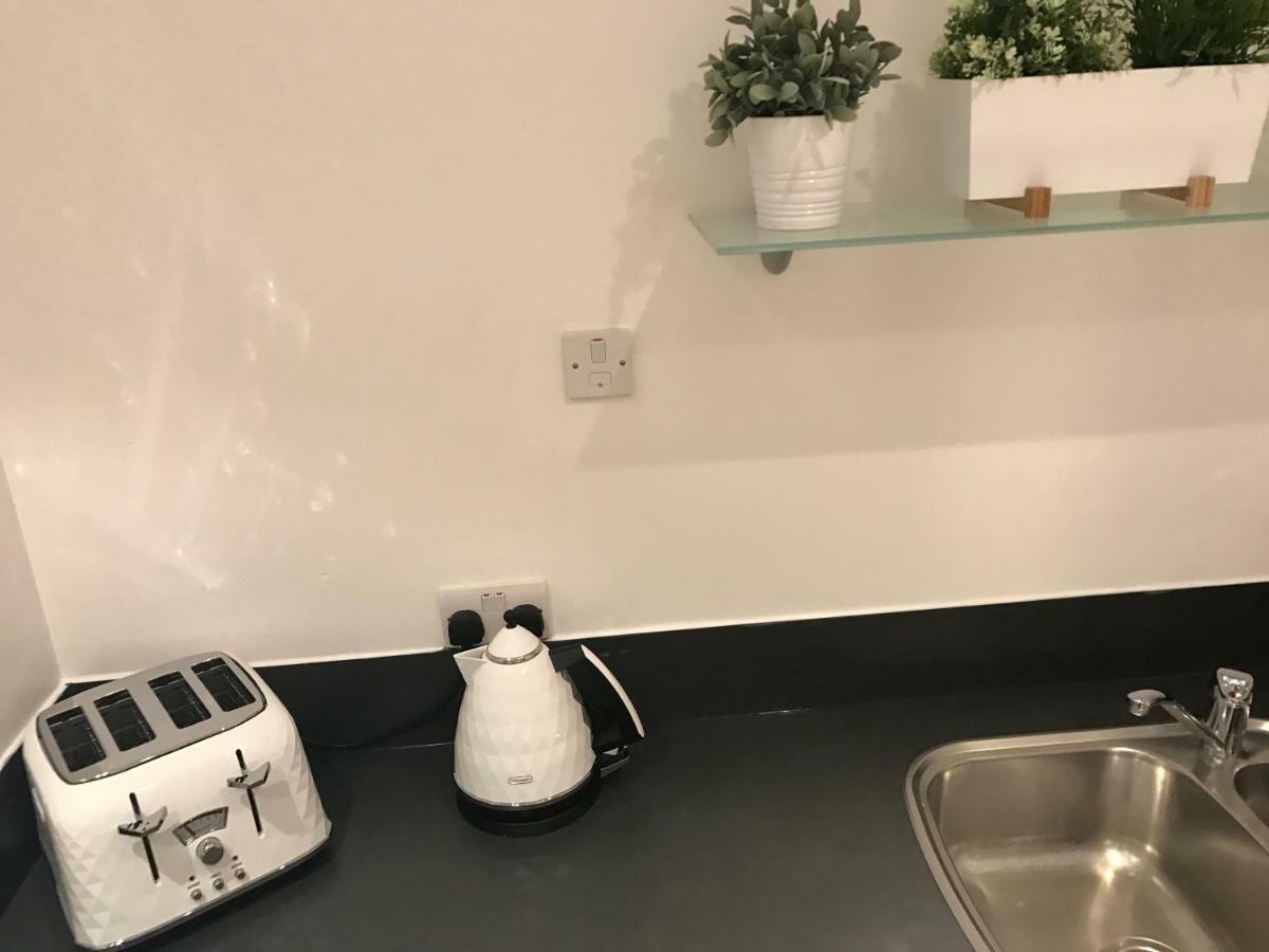 Luxury 2 Bed Apartment Witney Eksteriør bilde