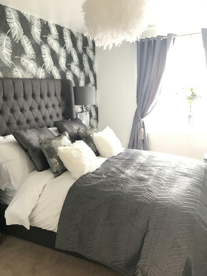 Luxury 2 Bed Apartment Witney Eksteriør bilde