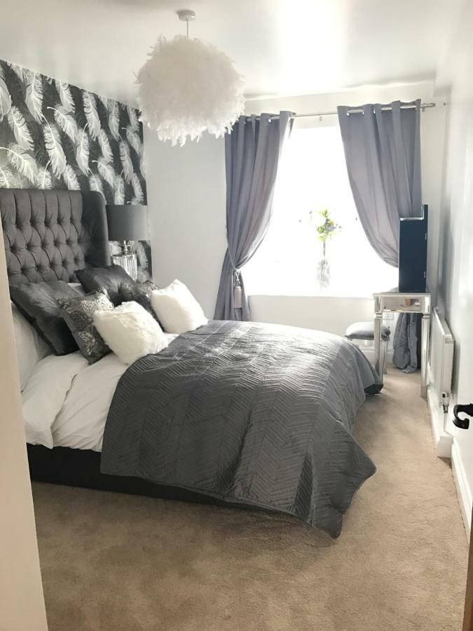 Luxury 2 Bed Apartment Witney Eksteriør bilde
