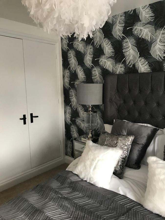 Luxury 2 Bed Apartment Witney Eksteriør bilde