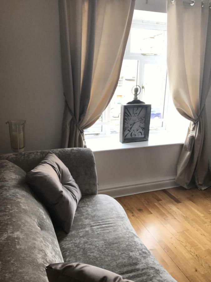 Luxury 2 Bed Apartment Witney Eksteriør bilde