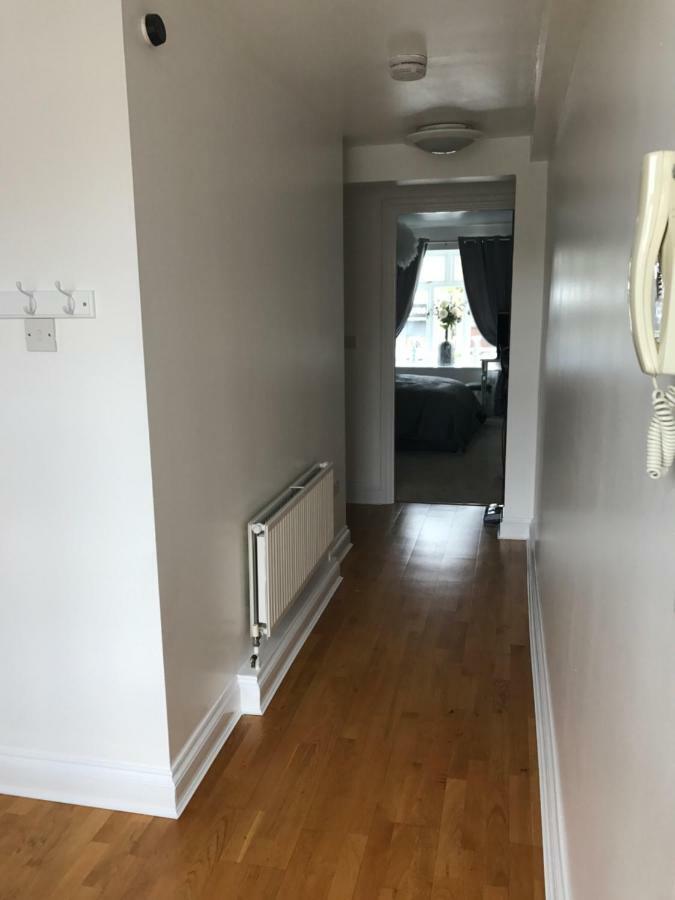 Luxury 2 Bed Apartment Witney Eksteriør bilde