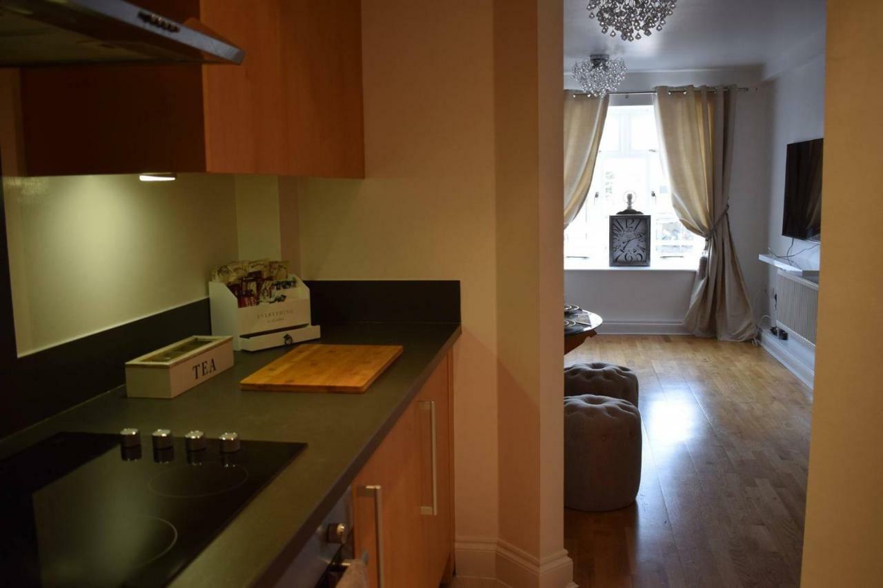 Luxury 2 Bed Apartment Witney Eksteriør bilde